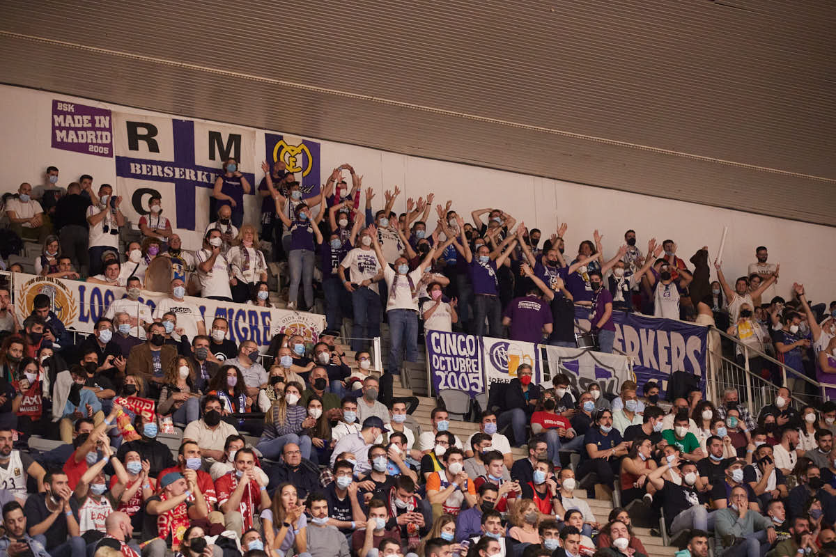Las imágenes de las gradas del Palacio de los Deportes de Granada en el segundo encuentro de cuartos de final
