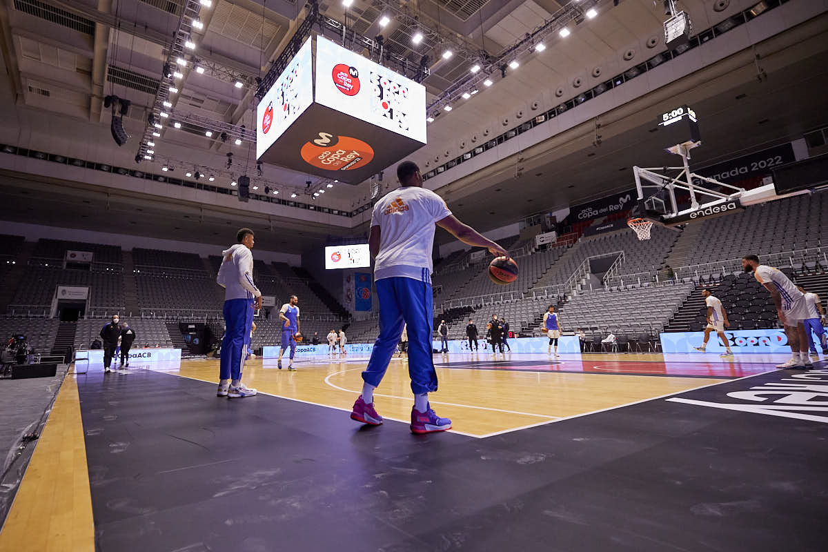 Los de Laso entrenan en la instalación del Zaidín antes del choque ante el Breogán Lugo