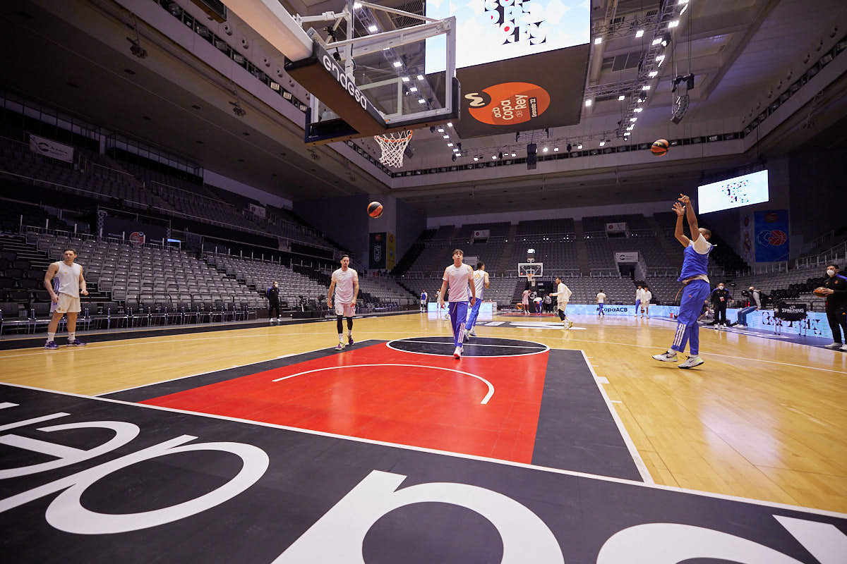 Los de Laso entrenan en la instalación del Zaidín antes del choque ante el Breogán Lugo