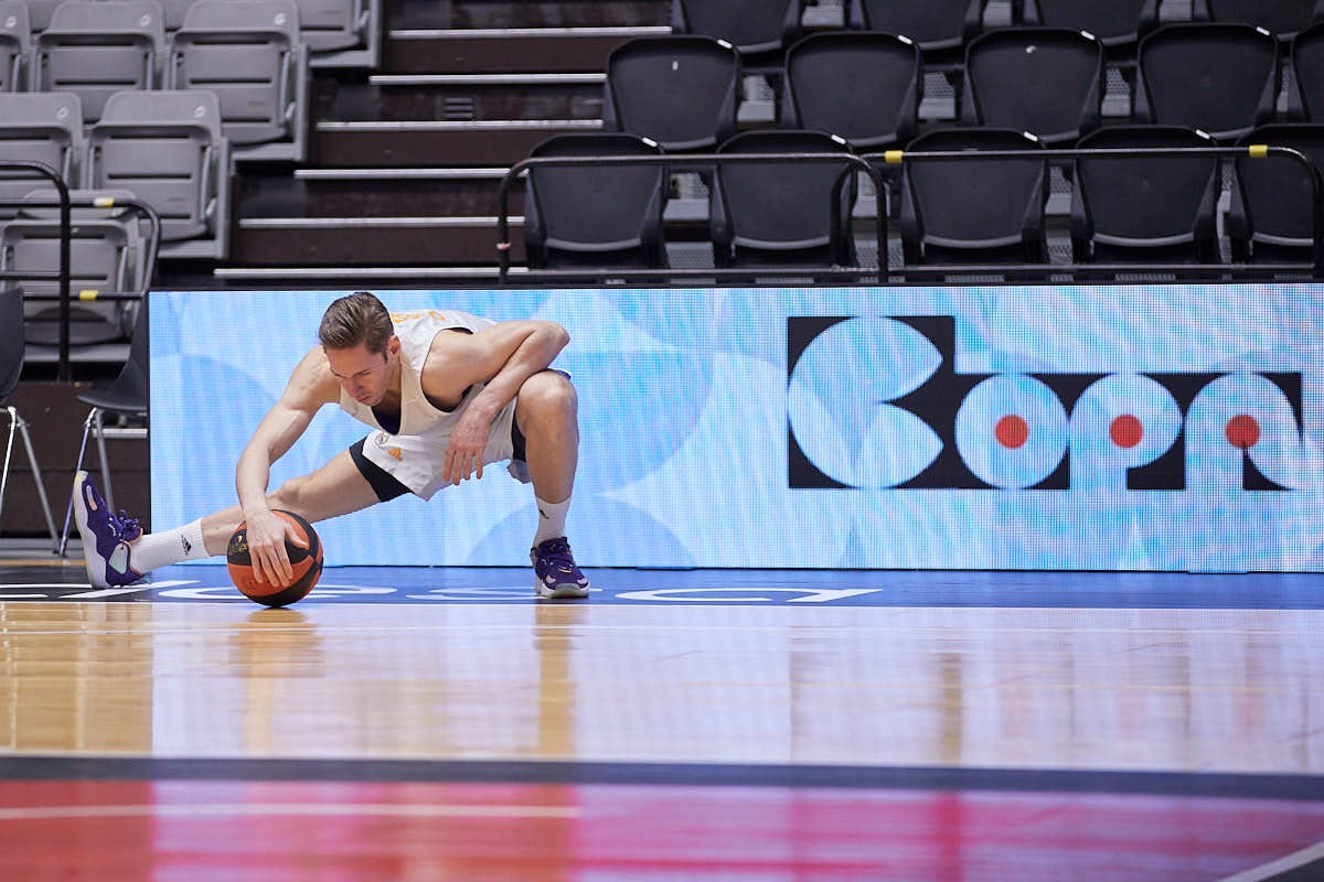 Los de Laso entrenan en la instalación del Zaidín antes del choque ante el Breogán Lugo