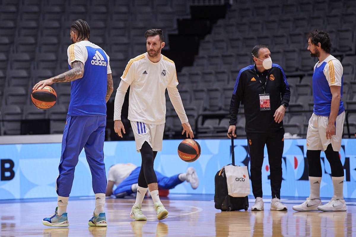 Los de Laso entrenan en la instalación del Zaidín antes del choque ante el Breogán Lugo