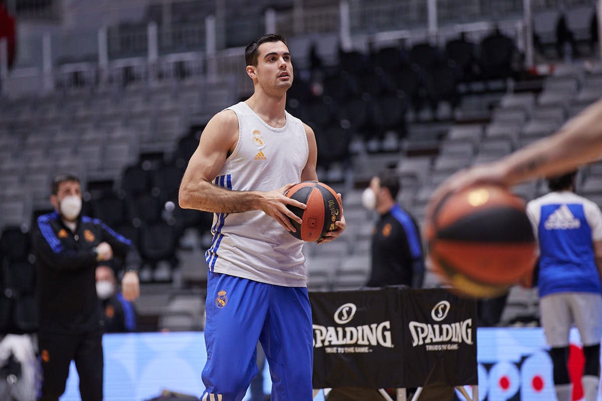 Los de Laso entrenan en la instalación del Zaidín antes del choque ante el Breogán Lugo