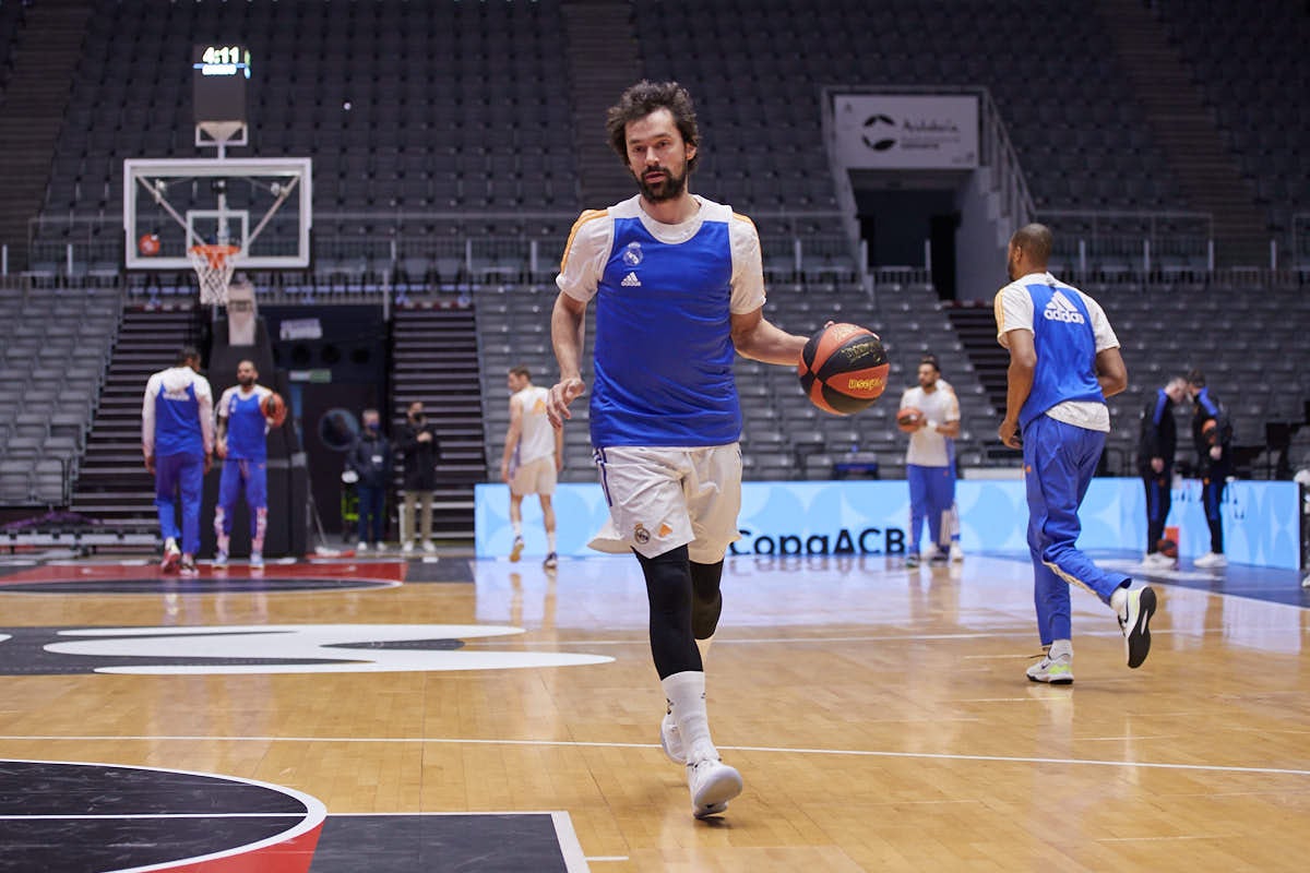 Los de Laso entrenan en la instalación del Zaidín antes del choque ante el Breogán Lugo