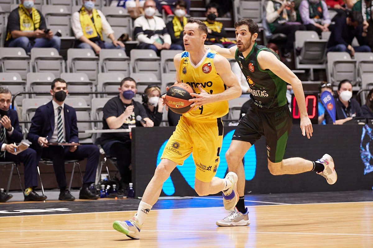 Todas las fotos del primer encuentro de cuartos de la Copa del Rey de Baloncesto que se celebra en Granada