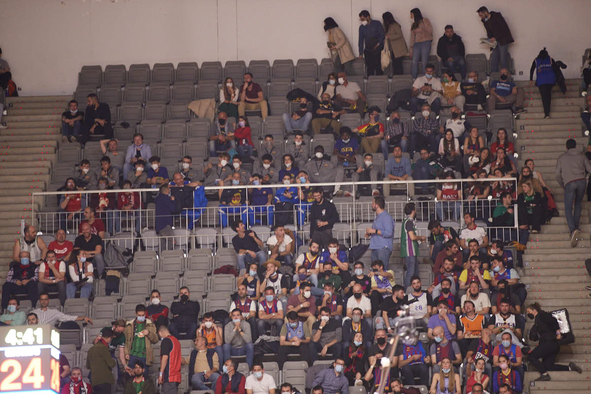 Las imágenes de las gradas del Palacio de los Deportes de Granada en el último encuentro de cuartos de final