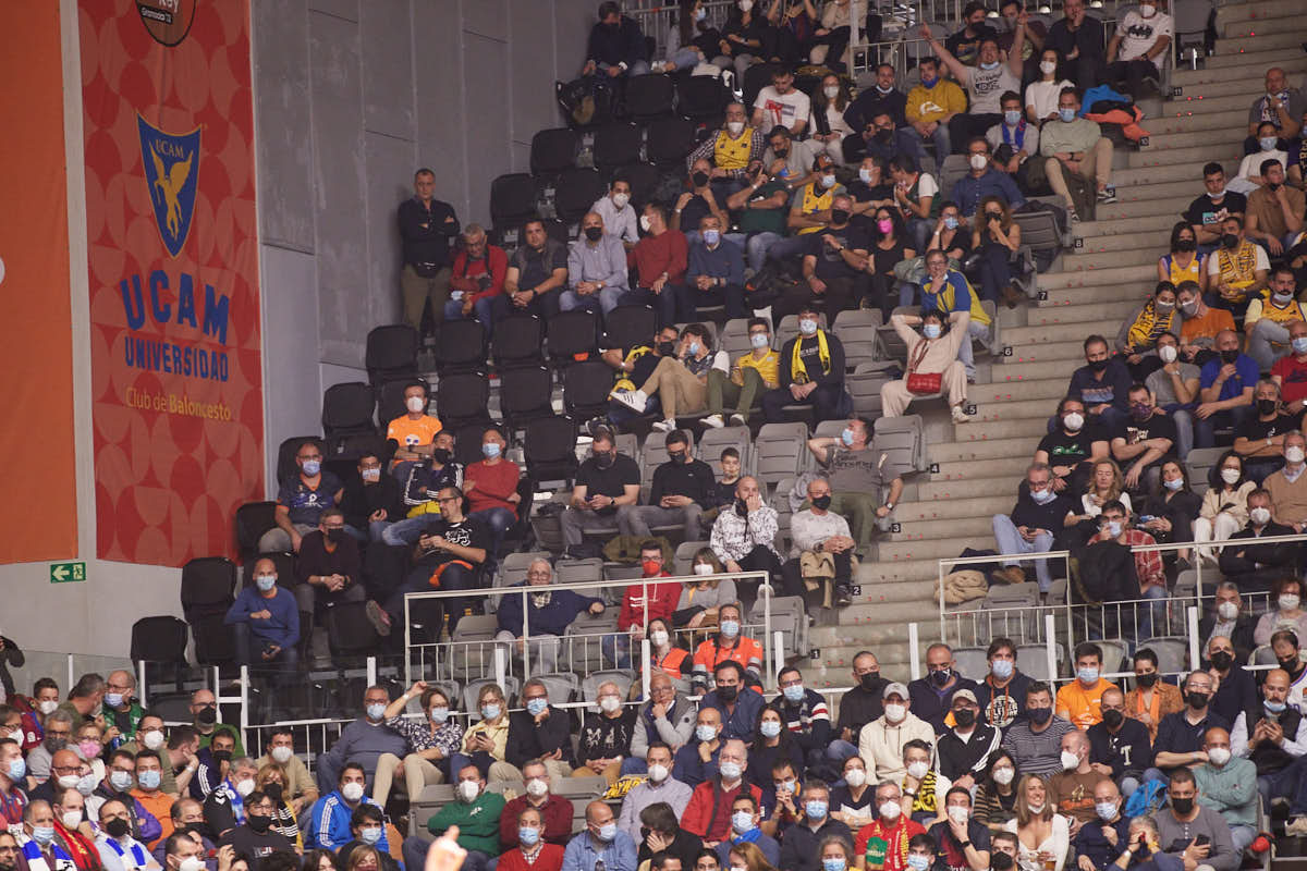 Las imágenes de las gradas del Palacio de los Deportes de Granada en el último encuentro de cuartos de final