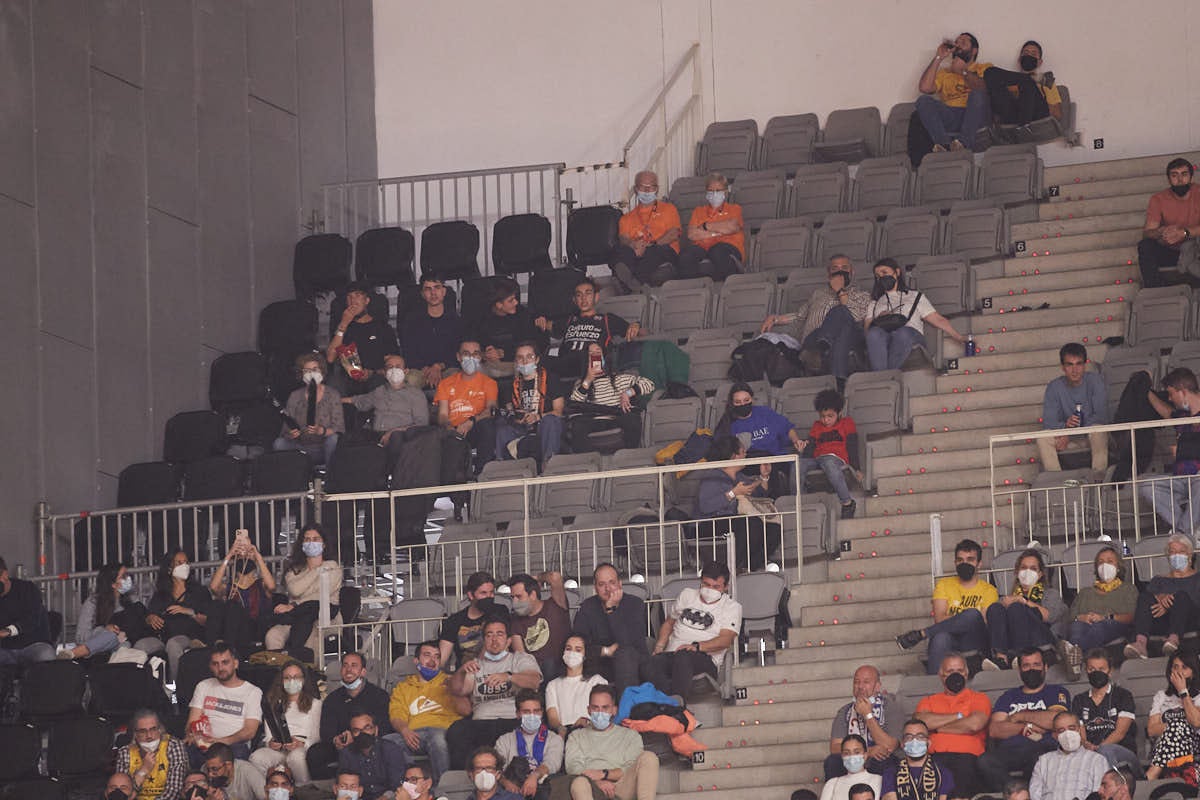 Las imágenes de las gradas del Palacio de los Deportes de Granada en el último encuentro de cuartos de final
