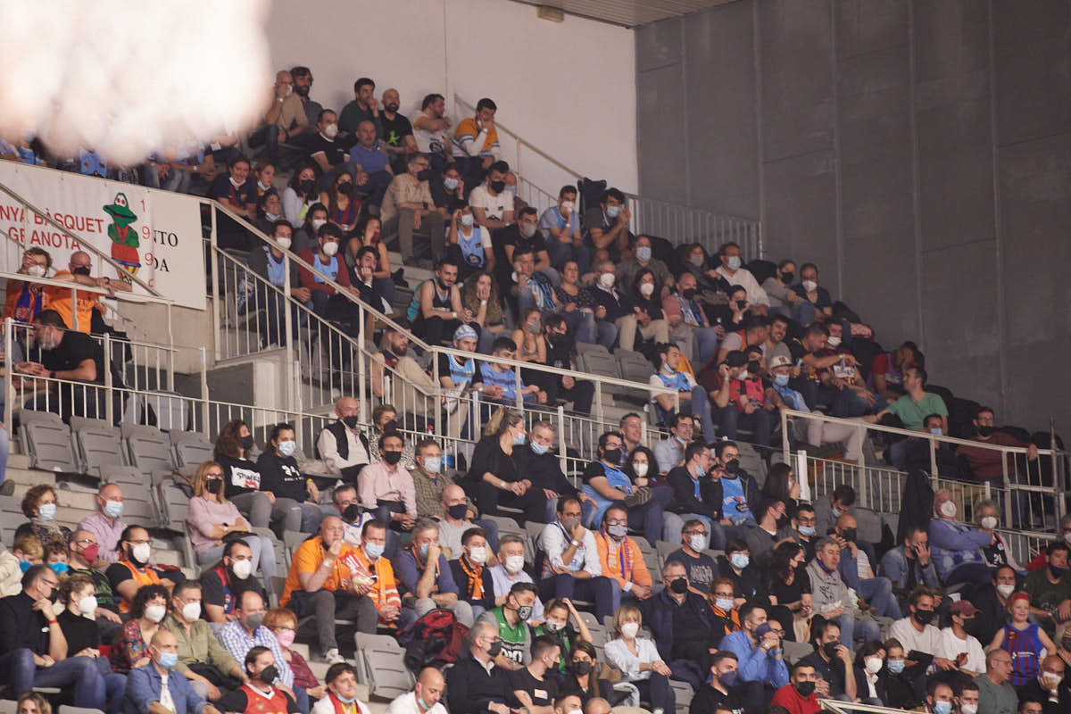 Las imágenes de las gradas del Palacio de los Deportes de Granada en el último encuentro de cuartos de final