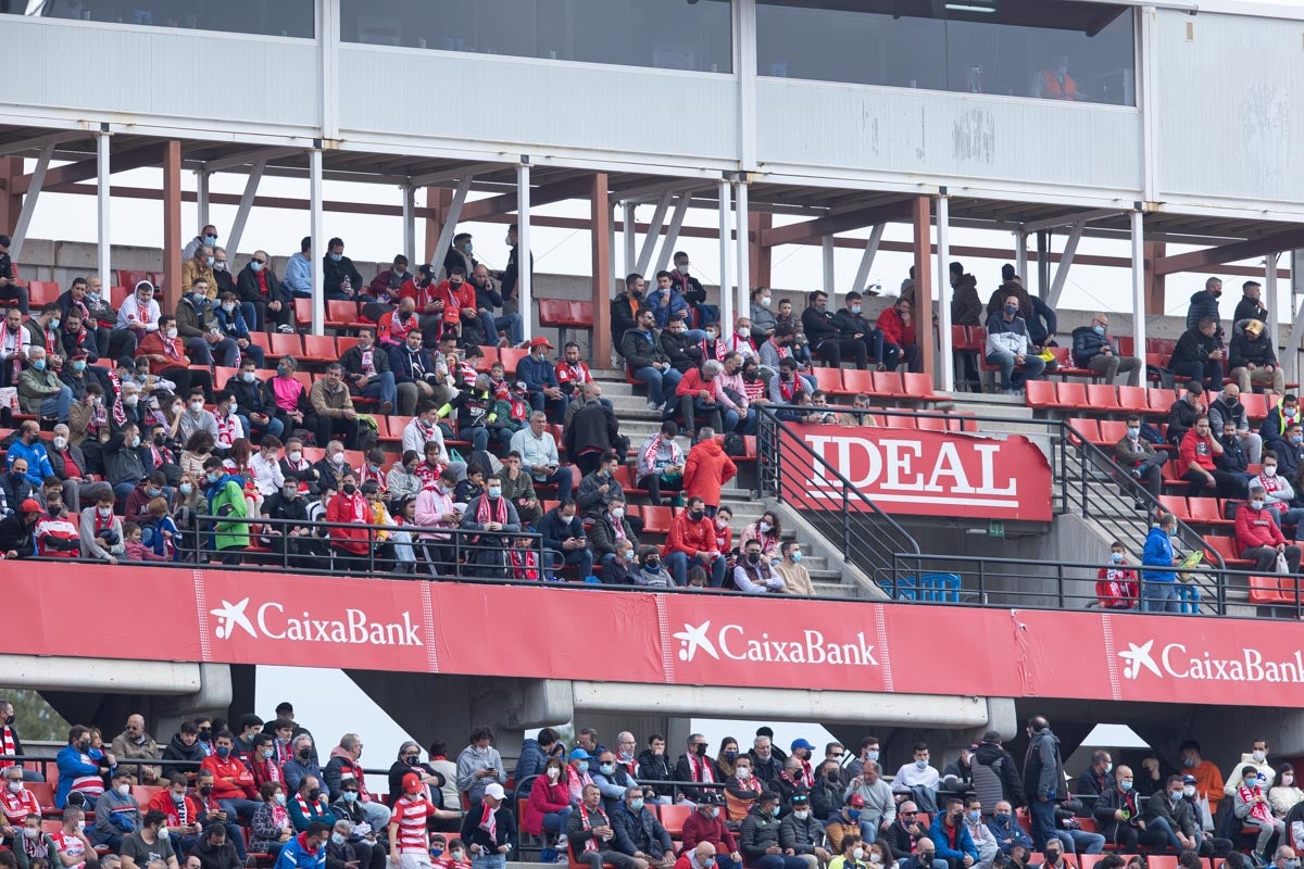 Fotos: Encuéntrate en la grada de Los Cármenes en el Granada-Villarreal