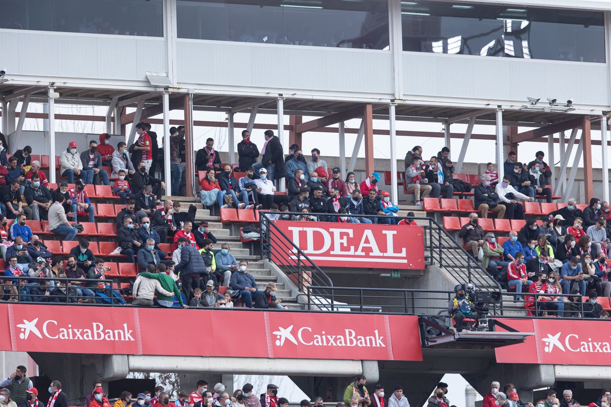 Fotos: Encuéntrate en la grada de Los Cármenes en el Granada-Villarreal