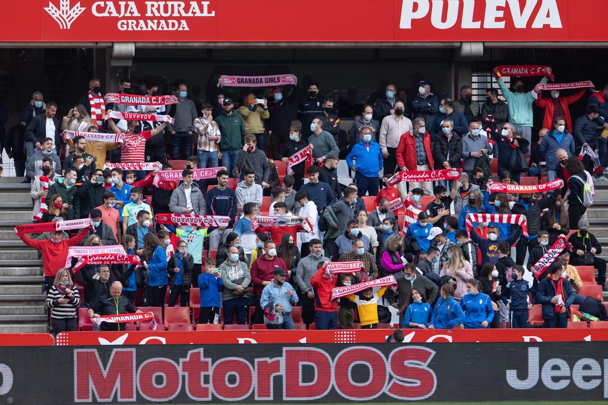 Fotos: Encuéntrate en la grada de Los Cármenes en el Granada-Villarreal