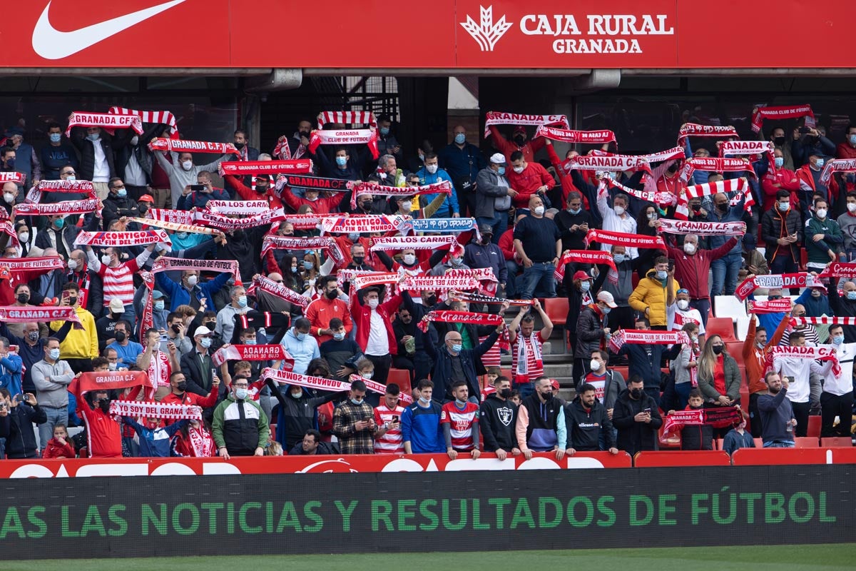 Fotos: Encuéntrate en la grada de Los Cármenes en el Granada-Villarreal