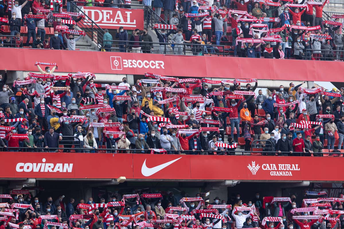 Fotos: Encuéntrate en la grada de Los Cármenes en el Granada-Villarreal