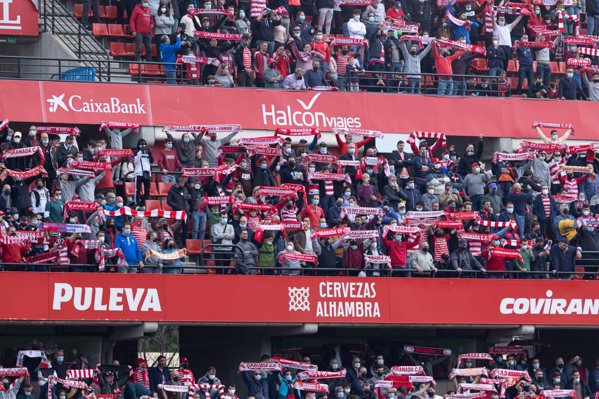 Fotos: Encuéntrate en la grada de Los Cármenes en el Granada-Villarreal