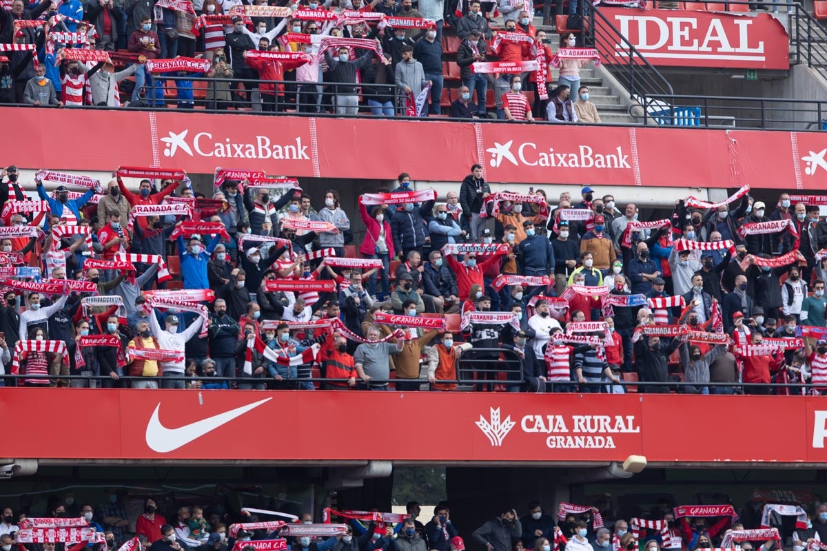 Fotos: Encuéntrate en la grada de Los Cármenes en el Granada-Villarreal