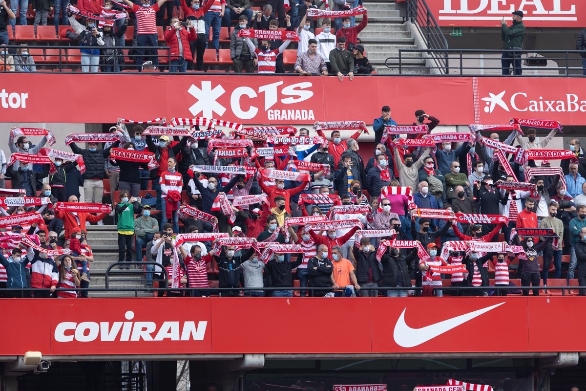 Fotos: Encuéntrate en la grada de Los Cármenes en el Granada-Villarreal