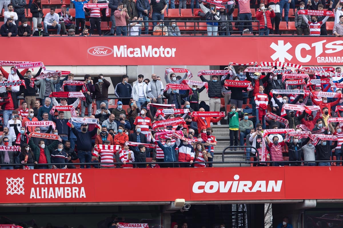 Fotos: Encuéntrate en la grada de Los Cármenes en el Granada-Villarreal