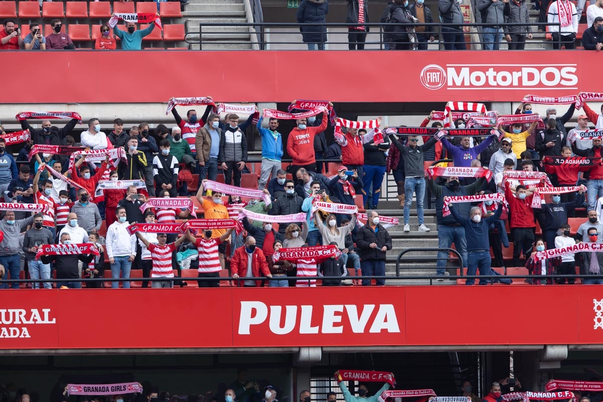 Fotos: Encuéntrate en la grada de Los Cármenes en el Granada-Villarreal