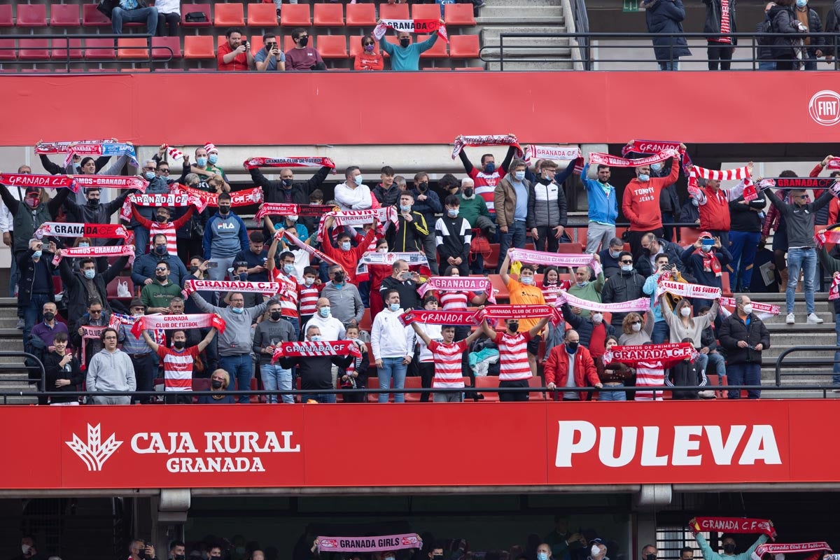 Fotos: Encuéntrate en la grada de Los Cármenes en el Granada-Villarreal