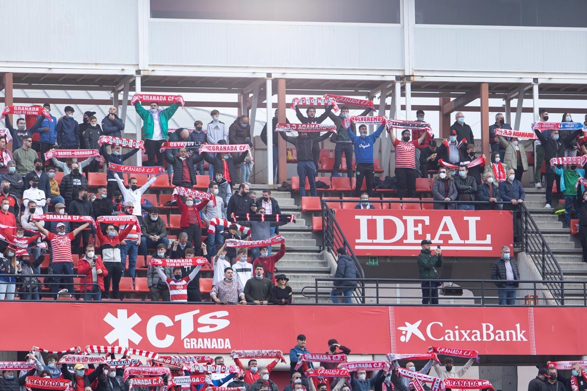 Fotos: Encuéntrate en la grada de Los Cármenes en el Granada-Villarreal