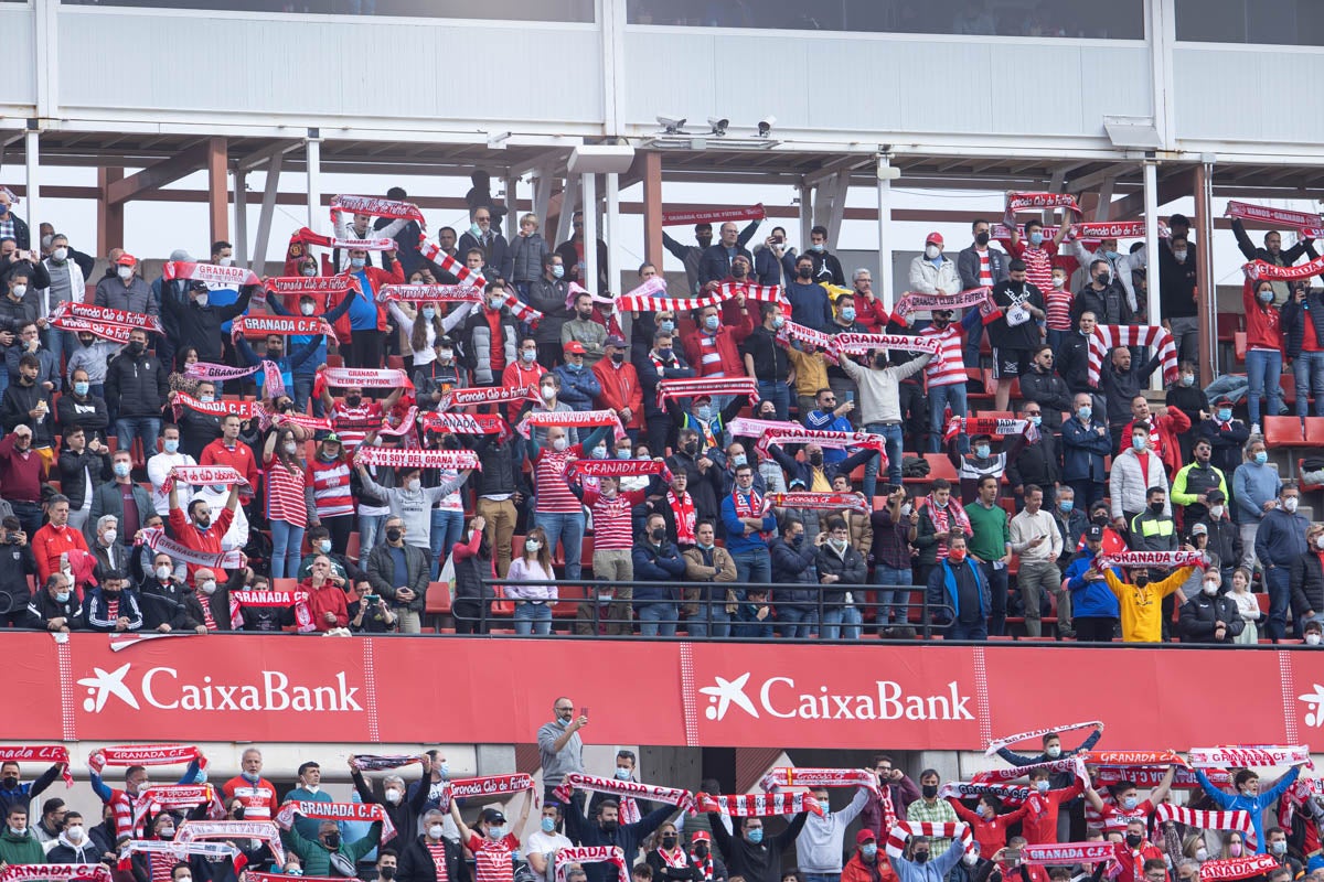 Fotos: Encuéntrate en la grada de Los Cármenes en el Granada-Villarreal