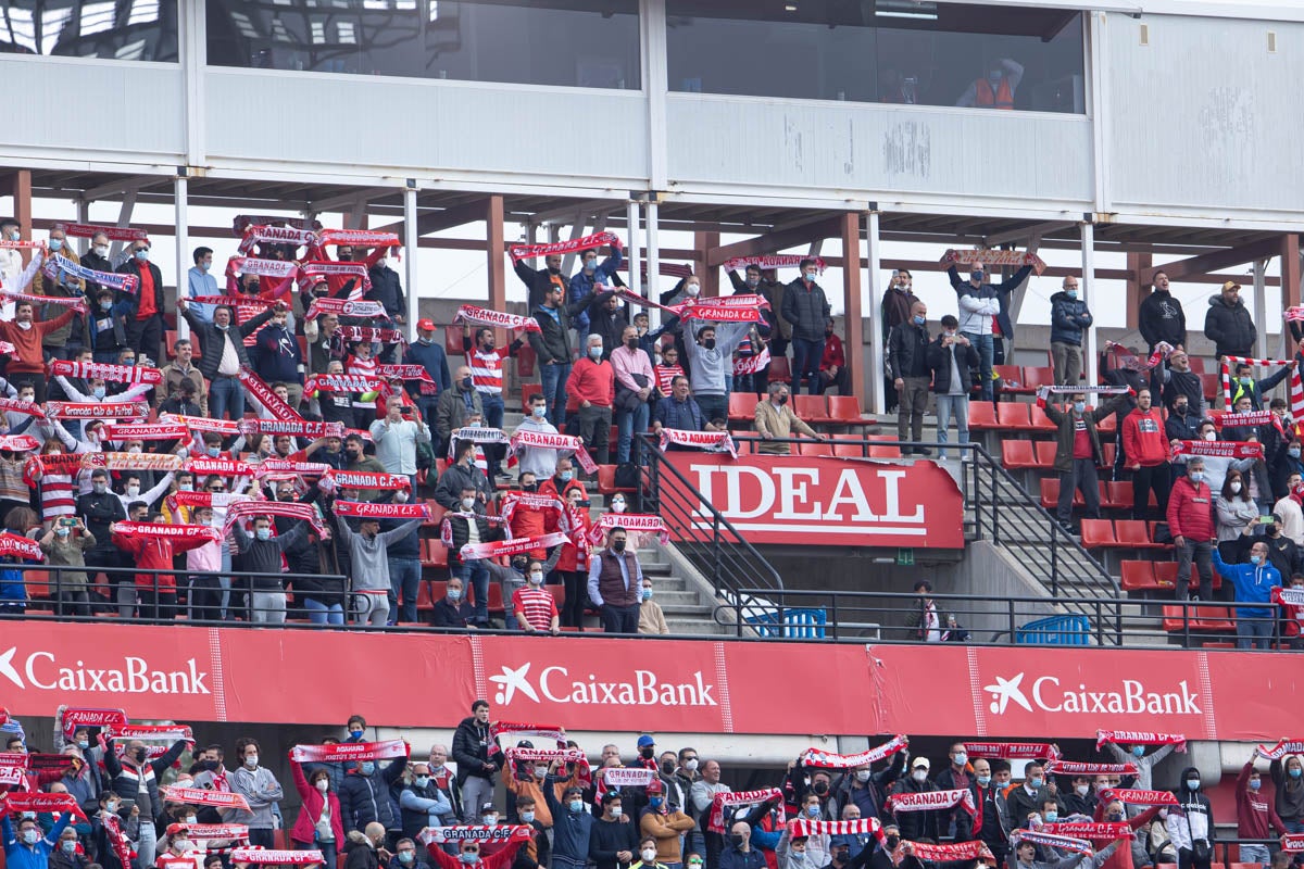 Fotos: Encuéntrate en la grada de Los Cármenes en el Granada-Villarreal