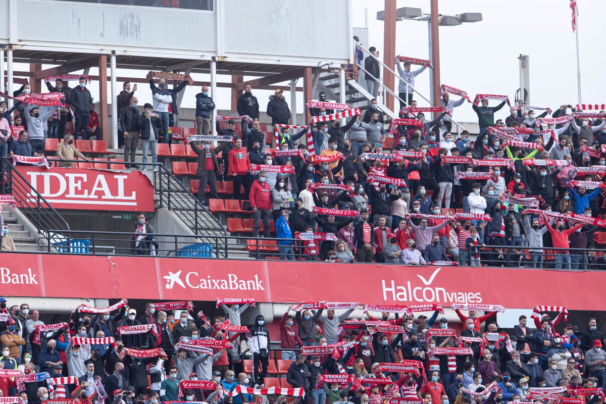 Fotos: Encuéntrate en la grada de Los Cármenes en el Granada-Villarreal