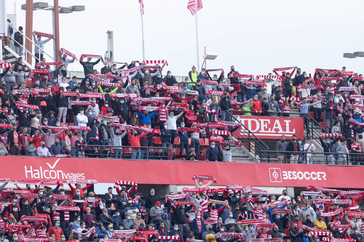 Fotos: Encuéntrate en la grada de Los Cármenes en el Granada-Villarreal