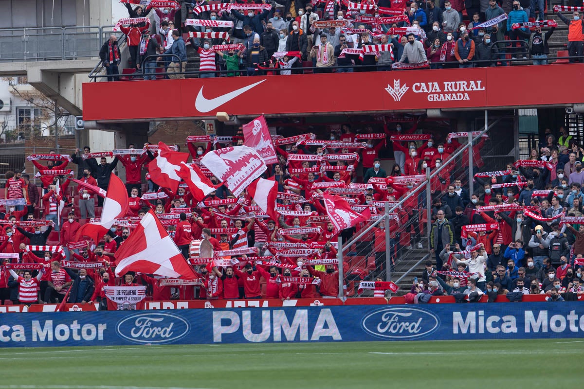 Fotos: Encuéntrate en la grada de Los Cármenes en el Granada-Villarreal