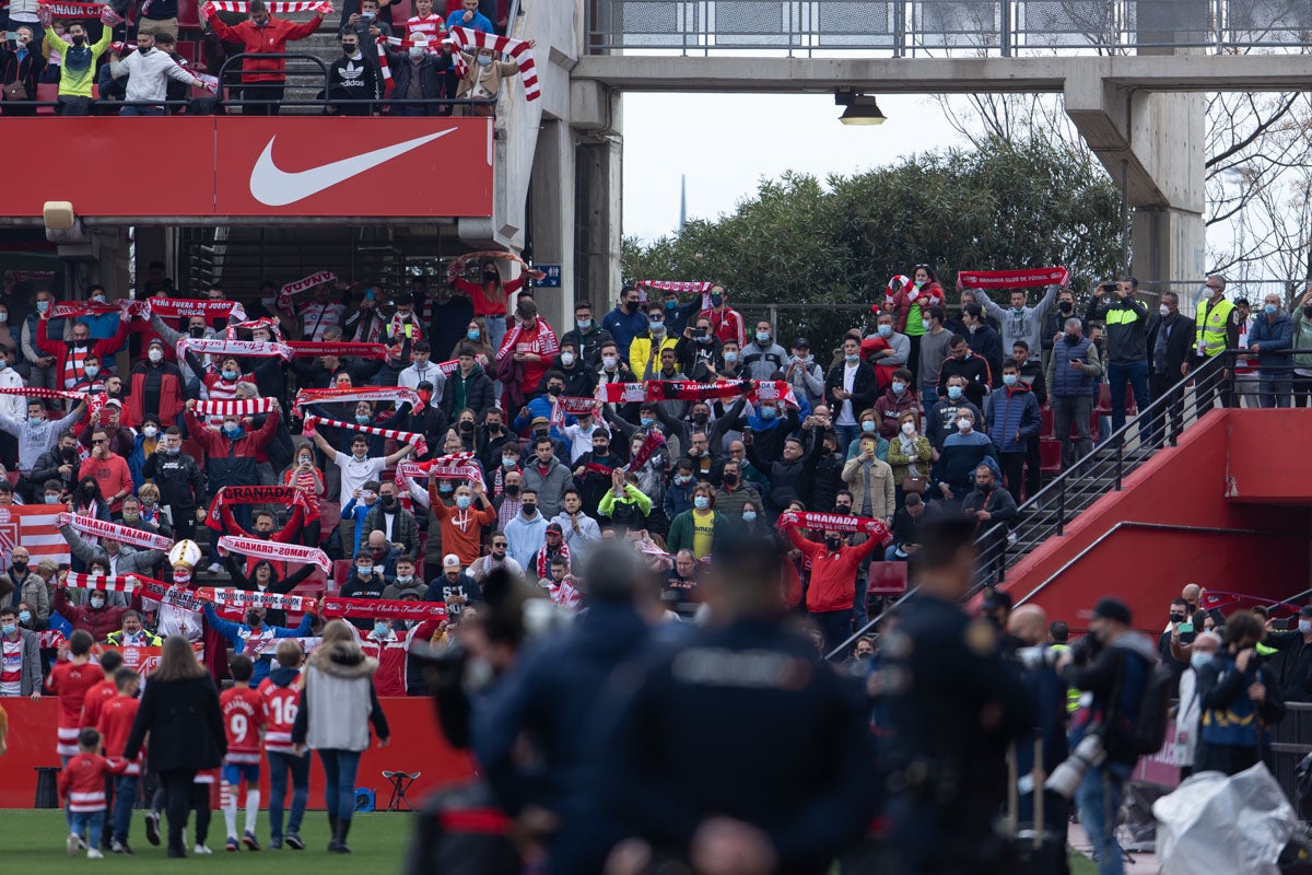 Fotos: Encuéntrate en la grada de Los Cármenes en el Granada-Villarreal