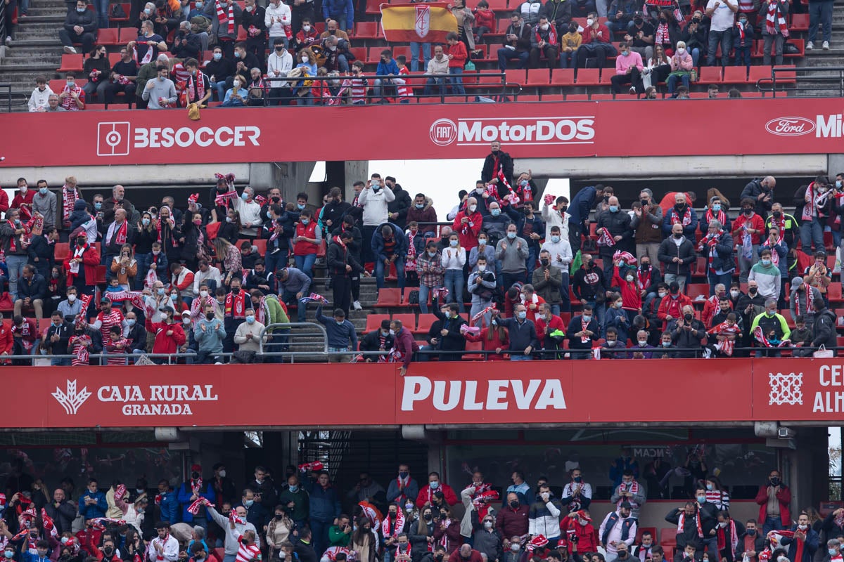 Fotos: Encuéntrate en la grada de Los Cármenes en el Granada-Villarreal
