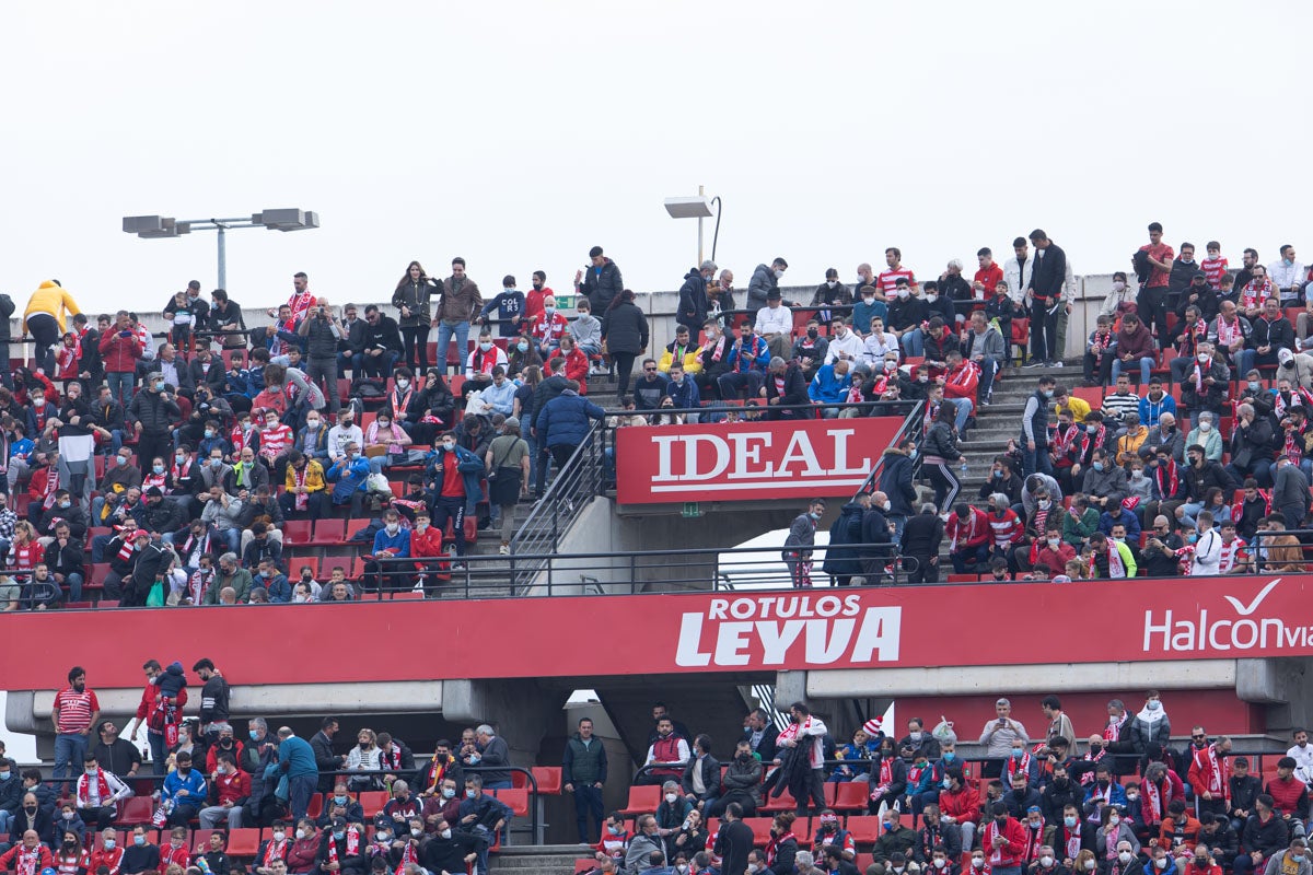 Fotos: Encuéntrate en la grada de Los Cármenes en el Granada-Villarreal