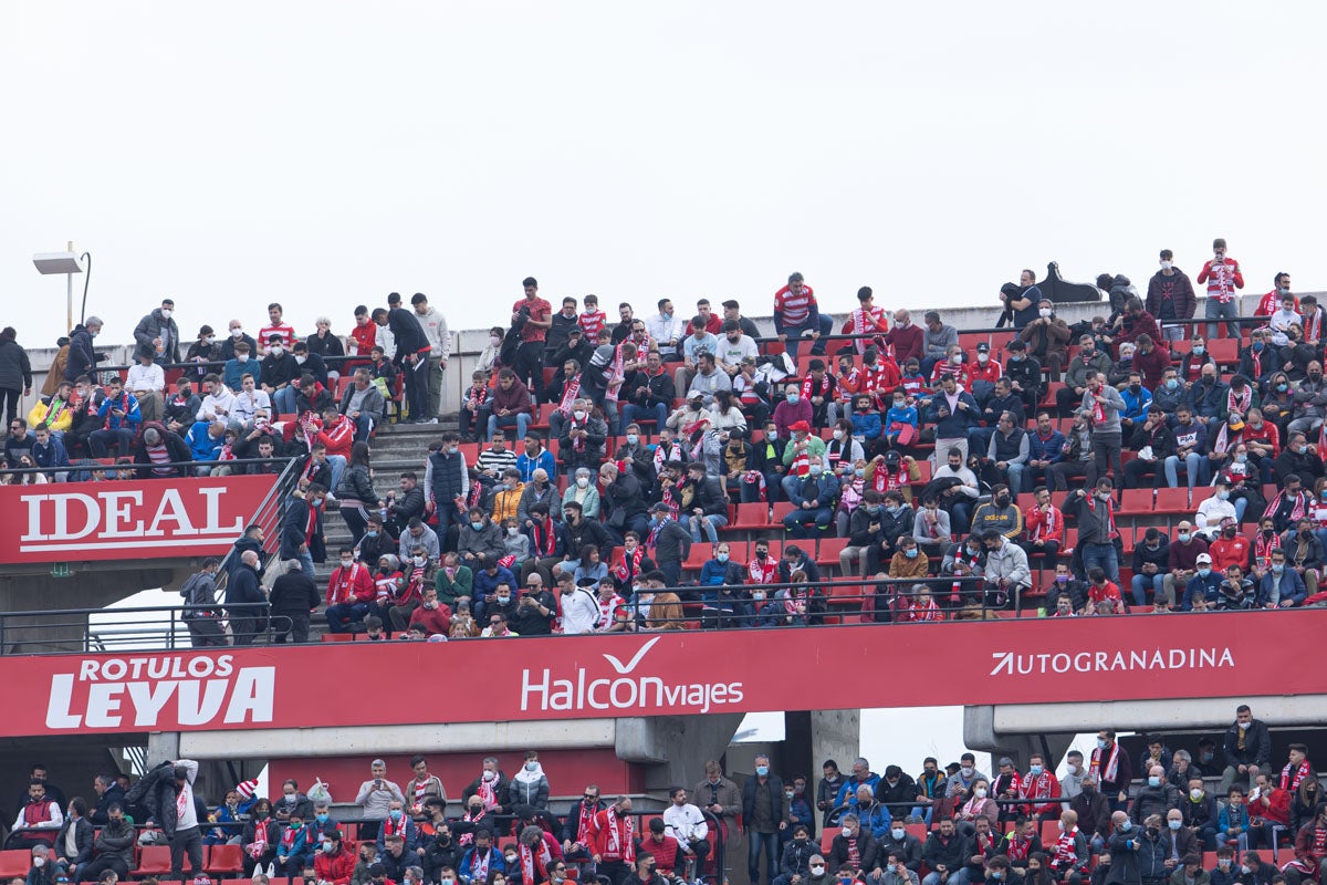 Fotos: Encuéntrate en la grada de Los Cármenes en el Granada-Villarreal