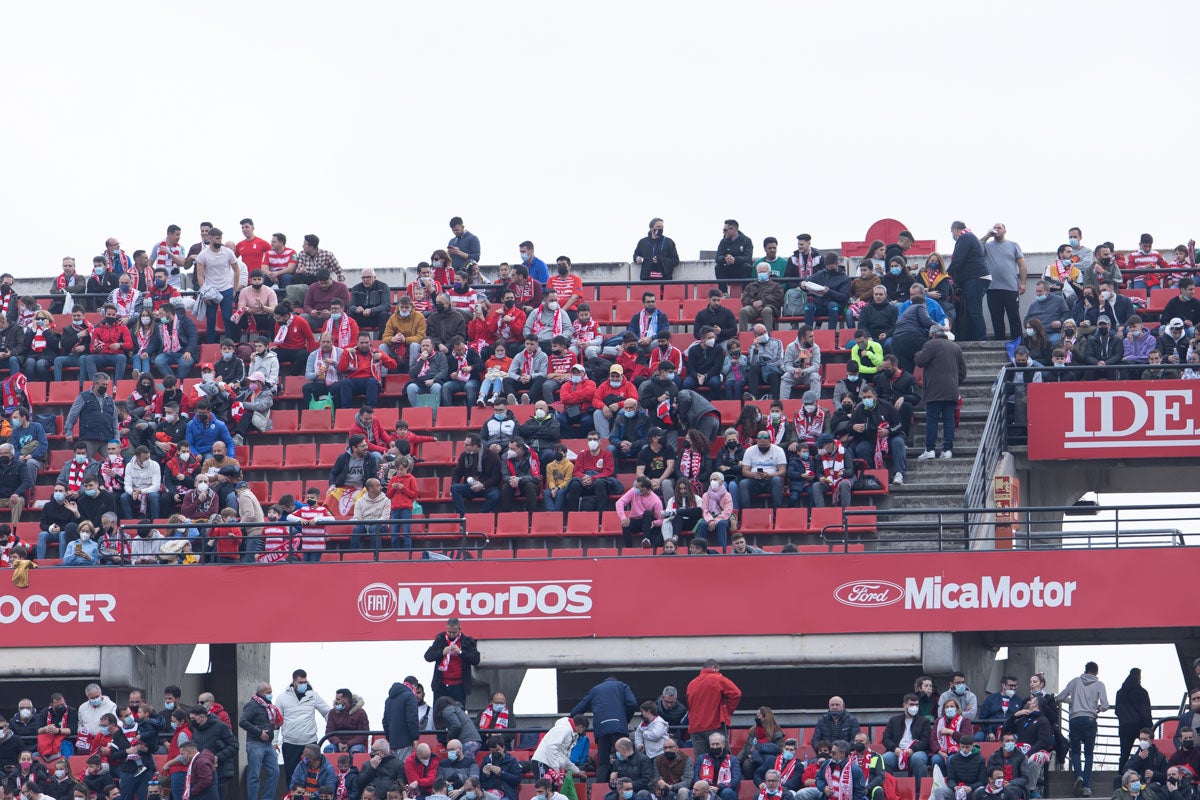 Fotos: Encuéntrate en la grada de Los Cármenes en el Granada-Villarreal