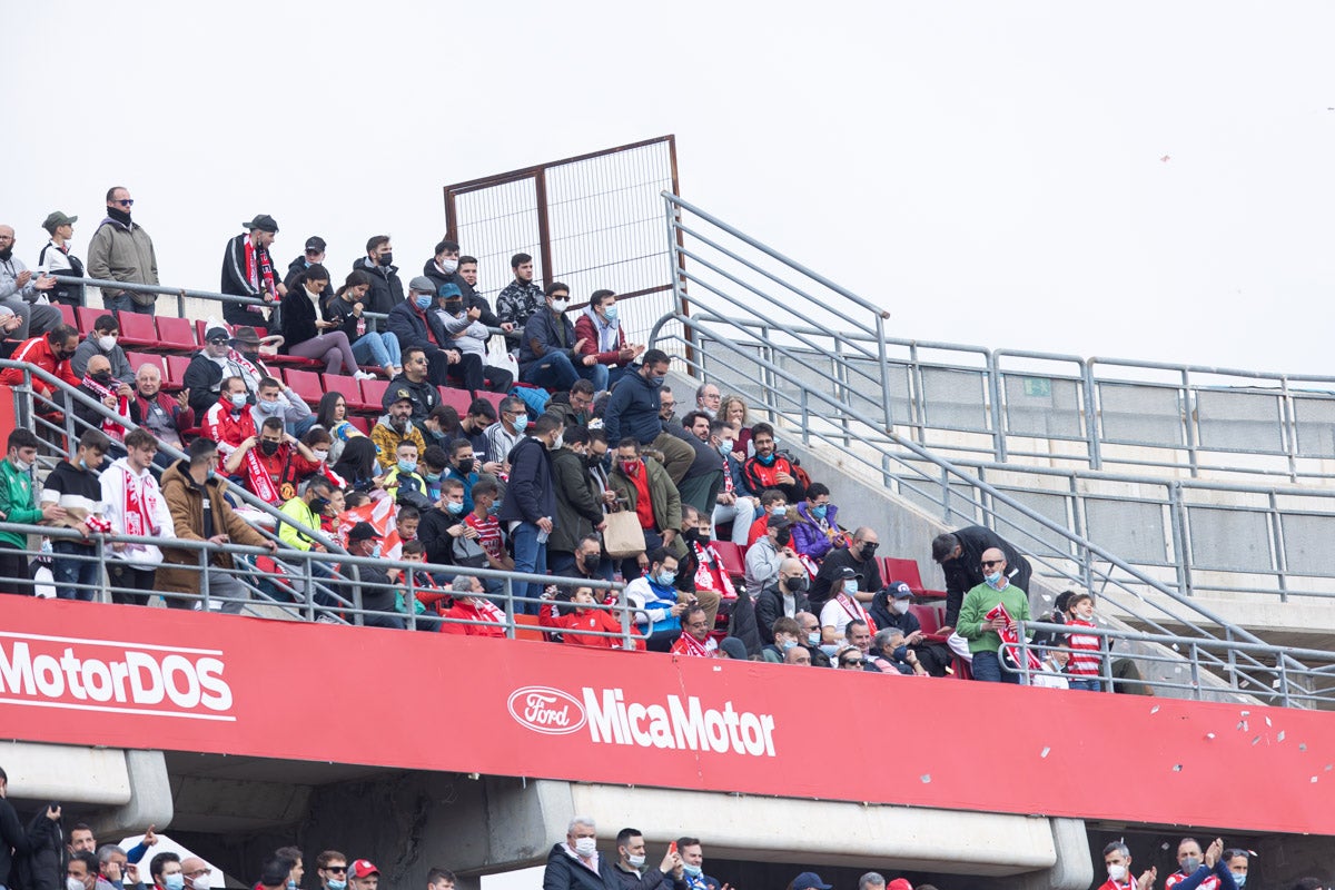 Fotos: Encuéntrate en la grada de Los Cármenes en el Granada-Villarreal
