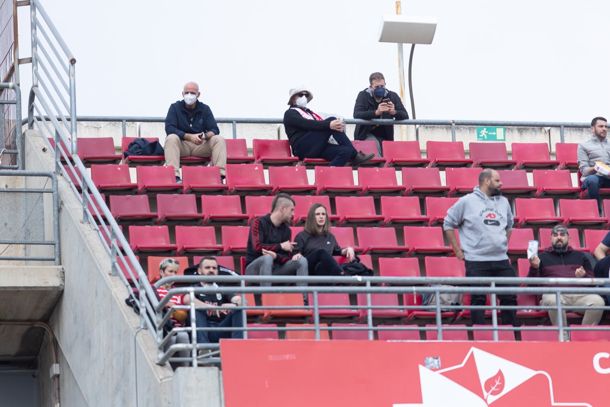 Fotos: Encuéntrate en la grada de Los Cármenes en el Granada-Villarreal