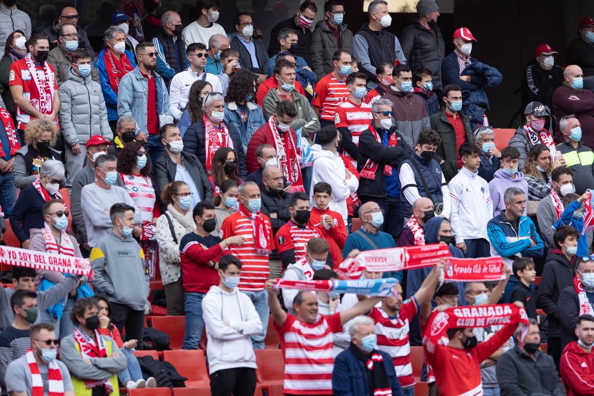 Fotos: Encuéntrate en la grada de Los Cármenes en el Granada-Villarreal