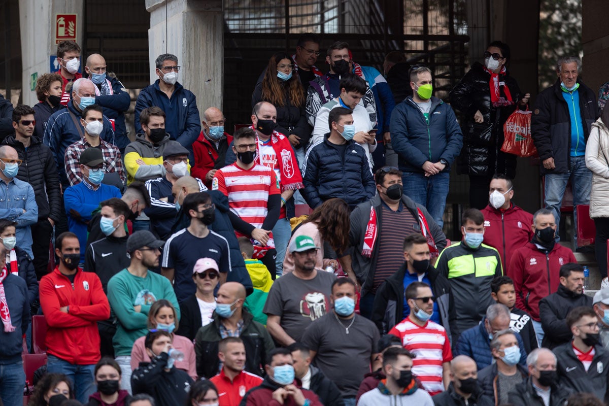 Fotos: Encuéntrate en la grada de Los Cármenes en el Granada-Villarreal
