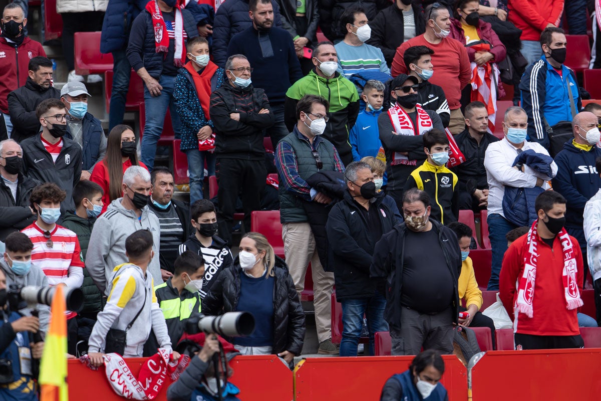 Fotos: Encuéntrate en la grada de Los Cármenes en el Granada-Villarreal