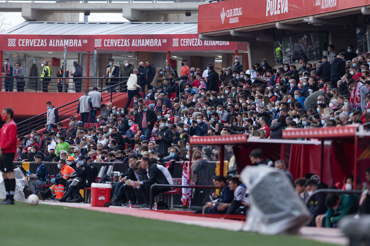Fotos: Encuéntrate en la grada de Los Cármenes en el Granada-Villarreal