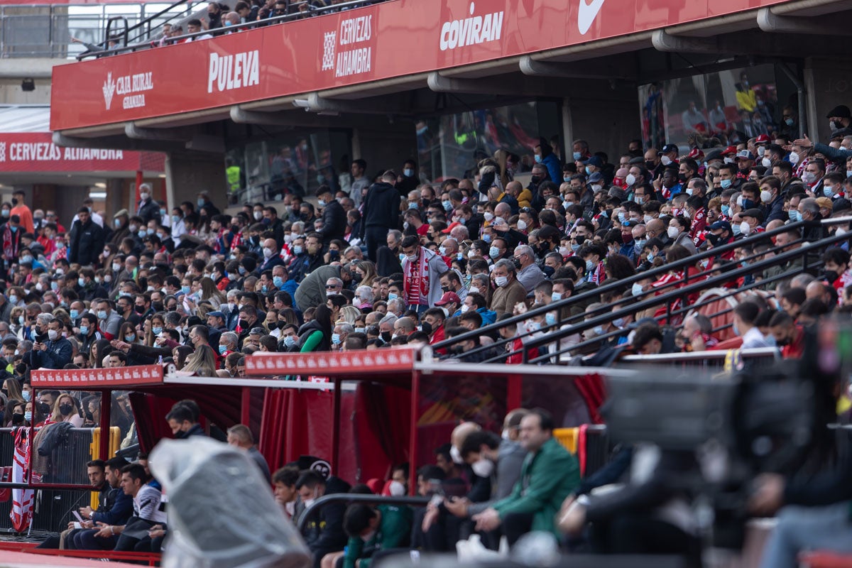 Fotos: Encuéntrate en la grada de Los Cármenes en el Granada-Villarreal