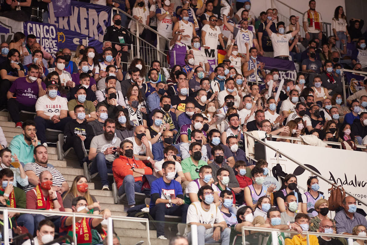 ¿Has estado viendo in situ el gran clásico del basket en Granada? Aquí puedes verte en tu localidad