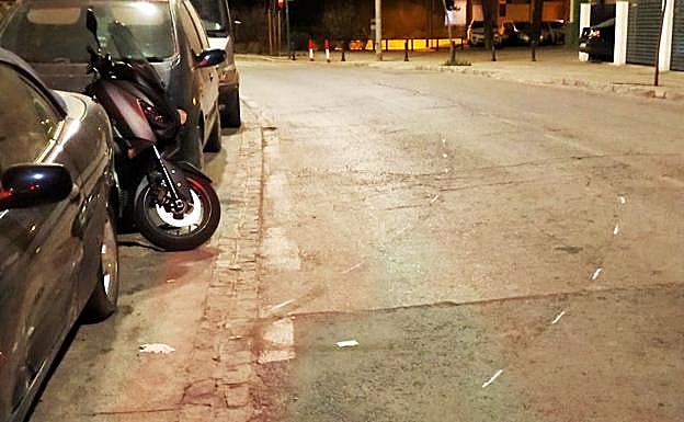 Imagen principal - Aviso urgente de la Policía Local para encontrar a este Seat fugado en Granada tras un accidente