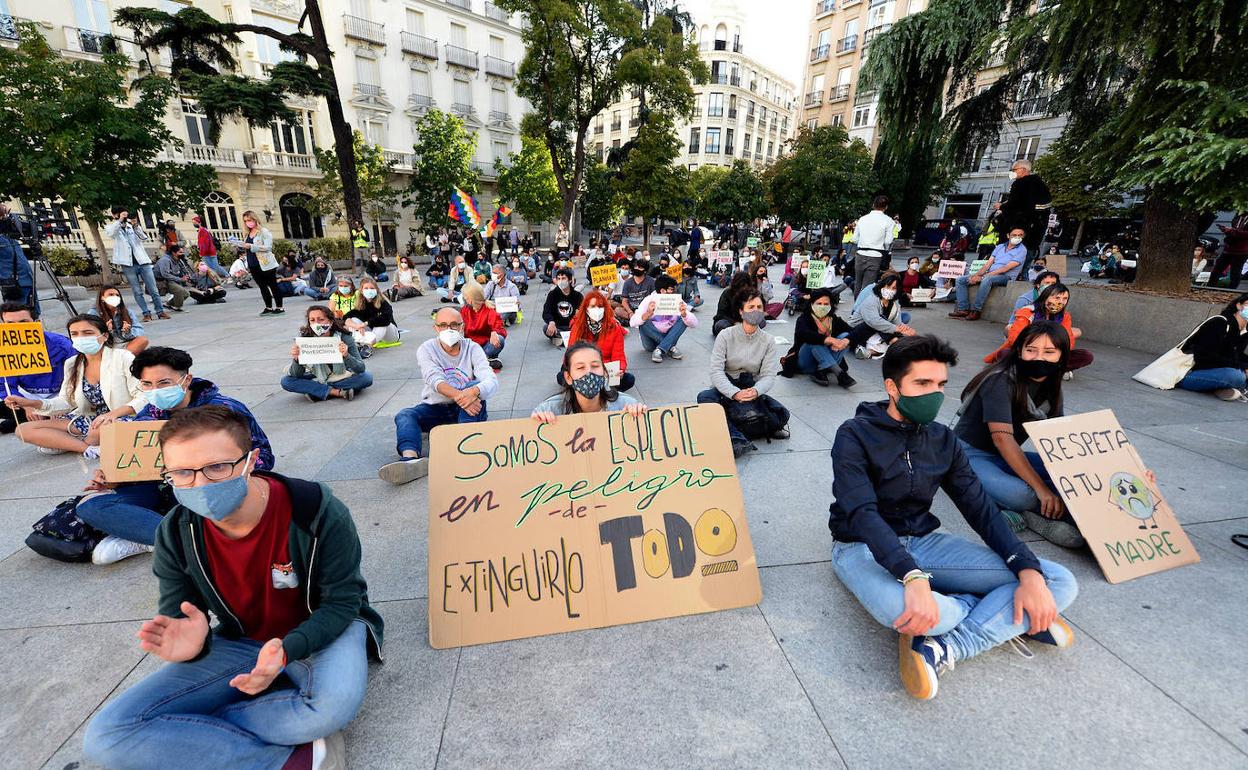 Una protesta de activistas de Greenpeace, contra el cambio climático.