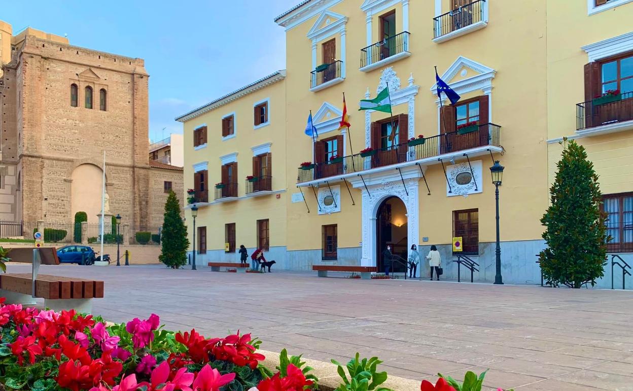 El Ayuntamiento de Motril canaliza la ayuda solidaria y humanitaria hacia el pueblo ucraniano