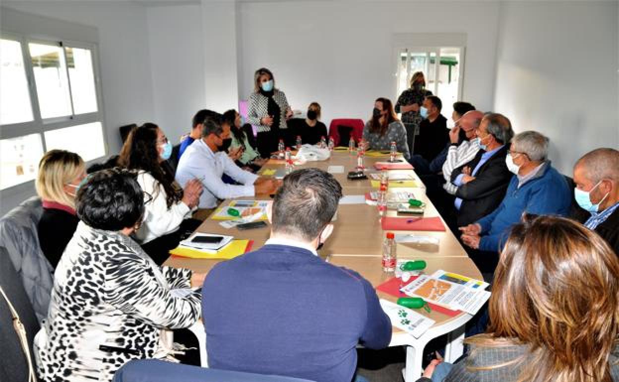 Los gobernantes de Lanjarón, El Pinar, Lecrín y Albuñuelas durante la reunión.