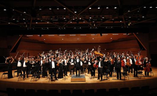 La Orquesta Filarmónica de Monte Carlo.