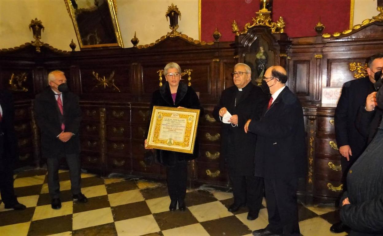 Emilia Cayuela recoge el nombramiento.