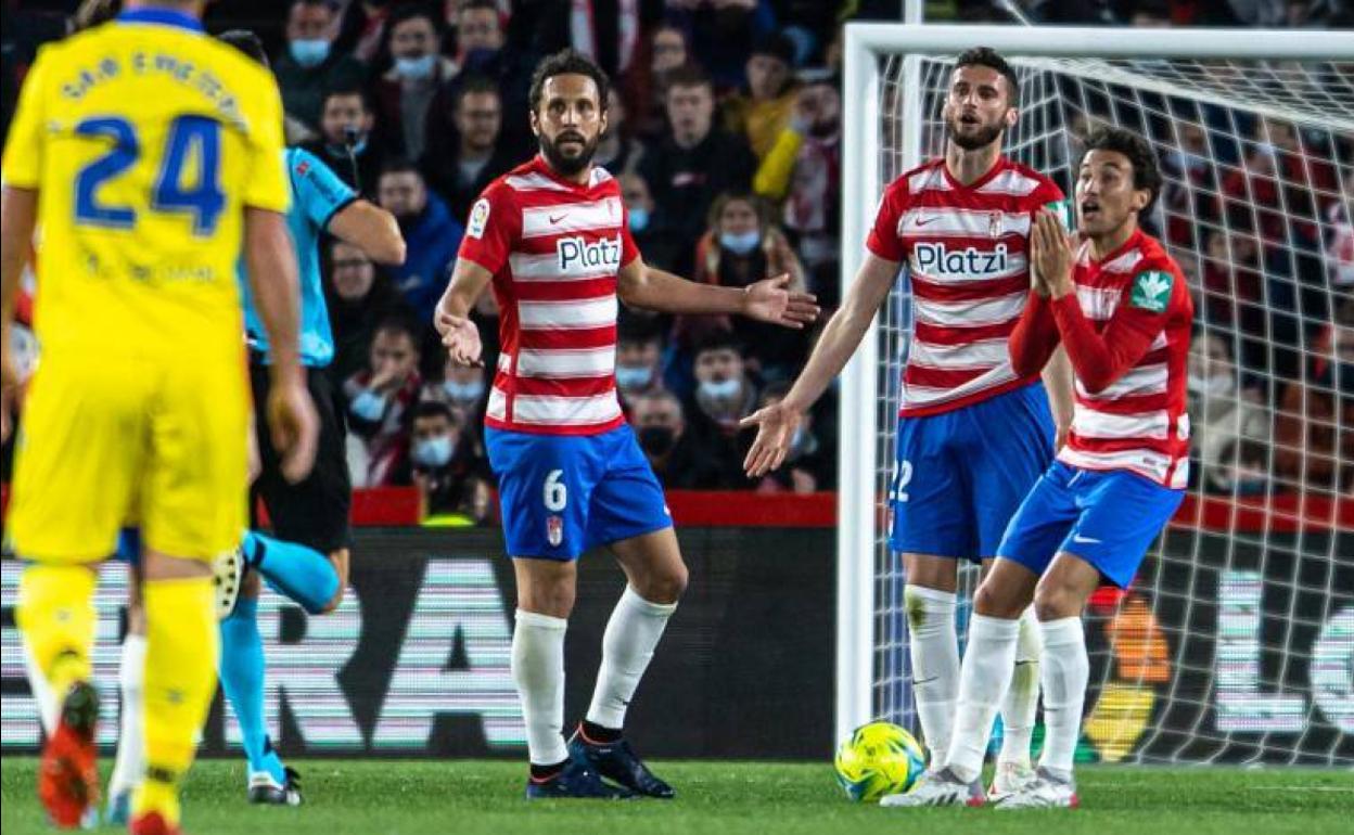 Domingos, Germán y Milla temen la expulsión del luso contra el Cádiz. 