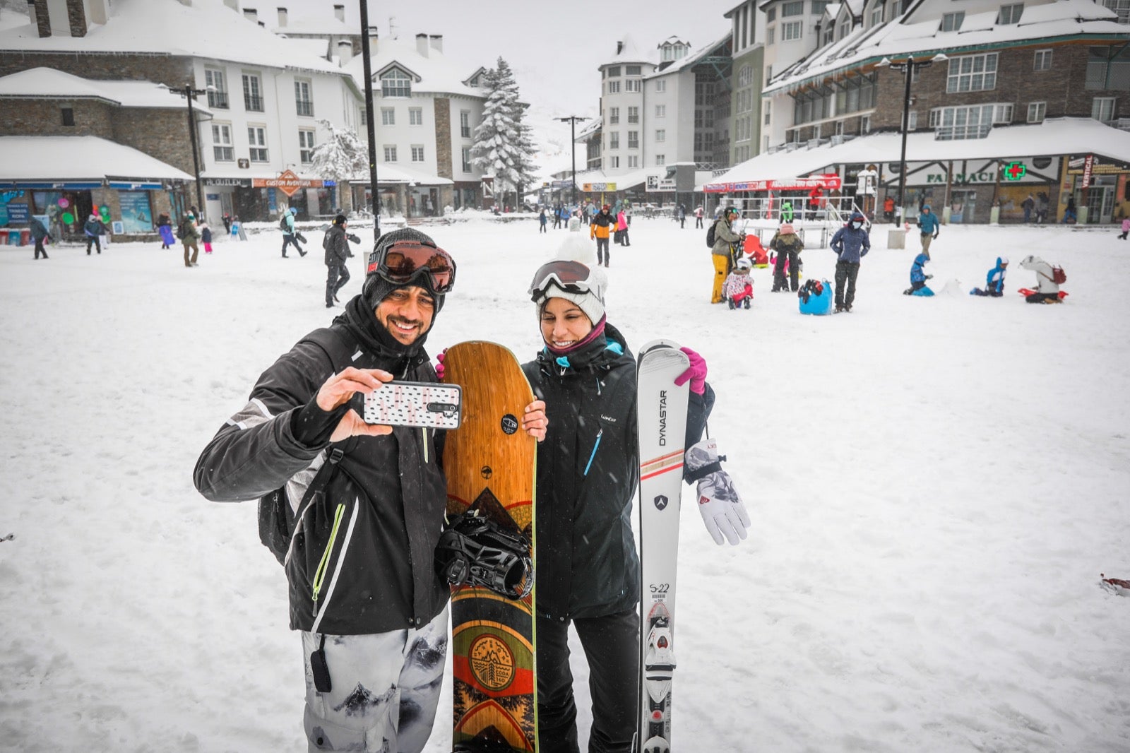 La copiosa nevada en la estación ha dejado estampas muy invernales y esperadas